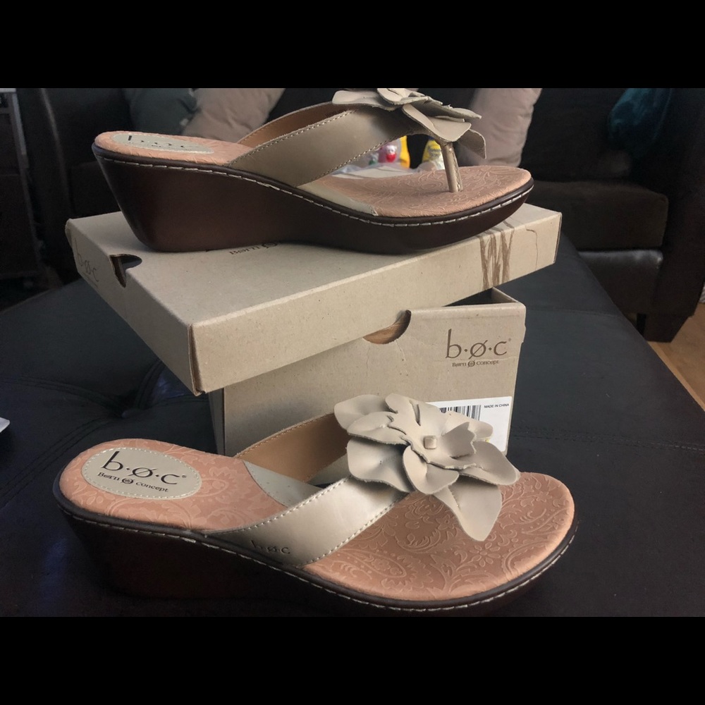 NWT boc Oleander Oyster Wedge Thong Sandal